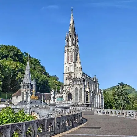 Sainte Agnes Лурд