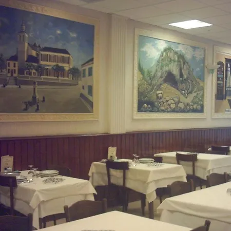 Sainte Agnes 酒店 卢德